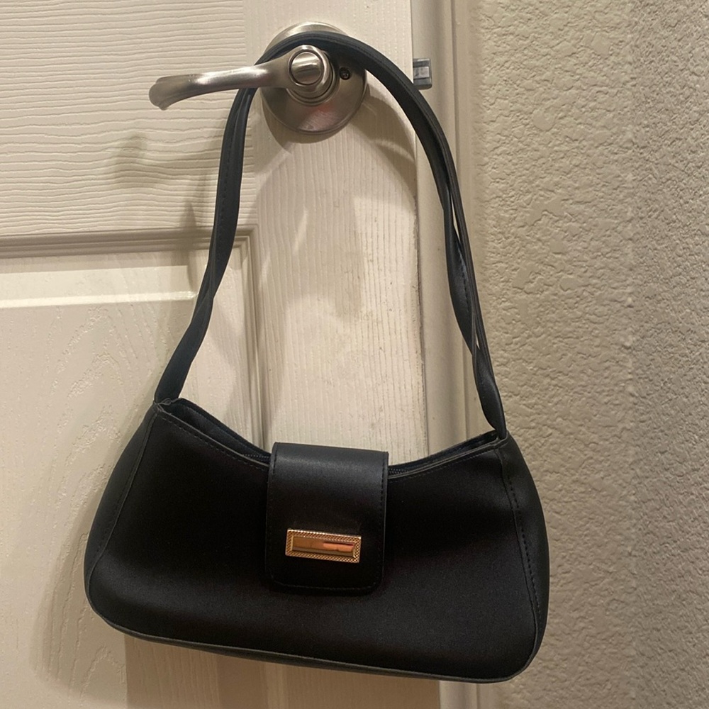 Black shoulder bag